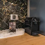 Modern In The Center Ideal For Weekends 아파트