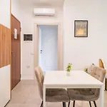 Modern In The Center Ideal For Weekends 아파트