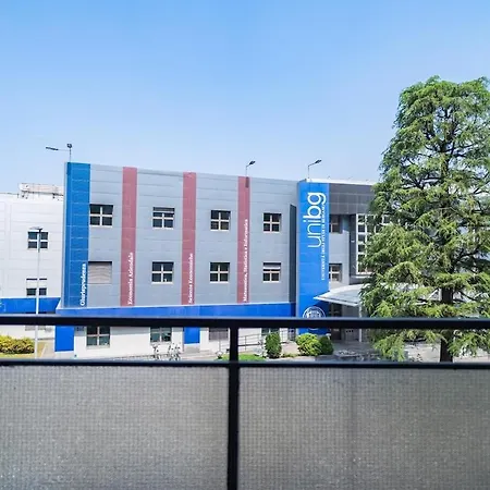 Modern In The Center Ideal For Weekends *